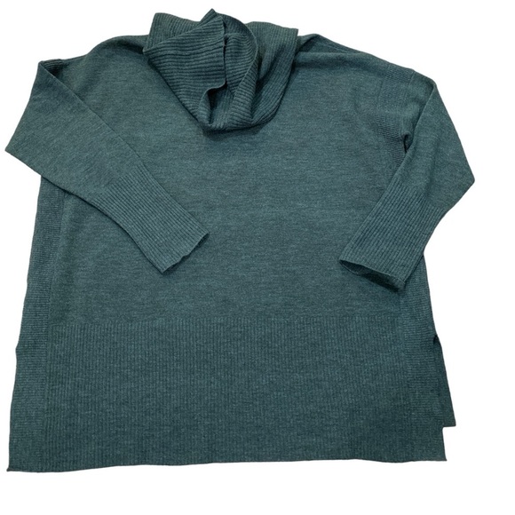 FRENCH CONNECTION SIZE LARGE TURTLENECK - Picture 3 of 9